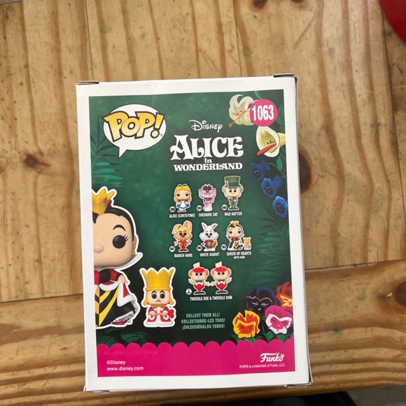 Queen of Hearts With King Funko Pop - Picture 3 of 4